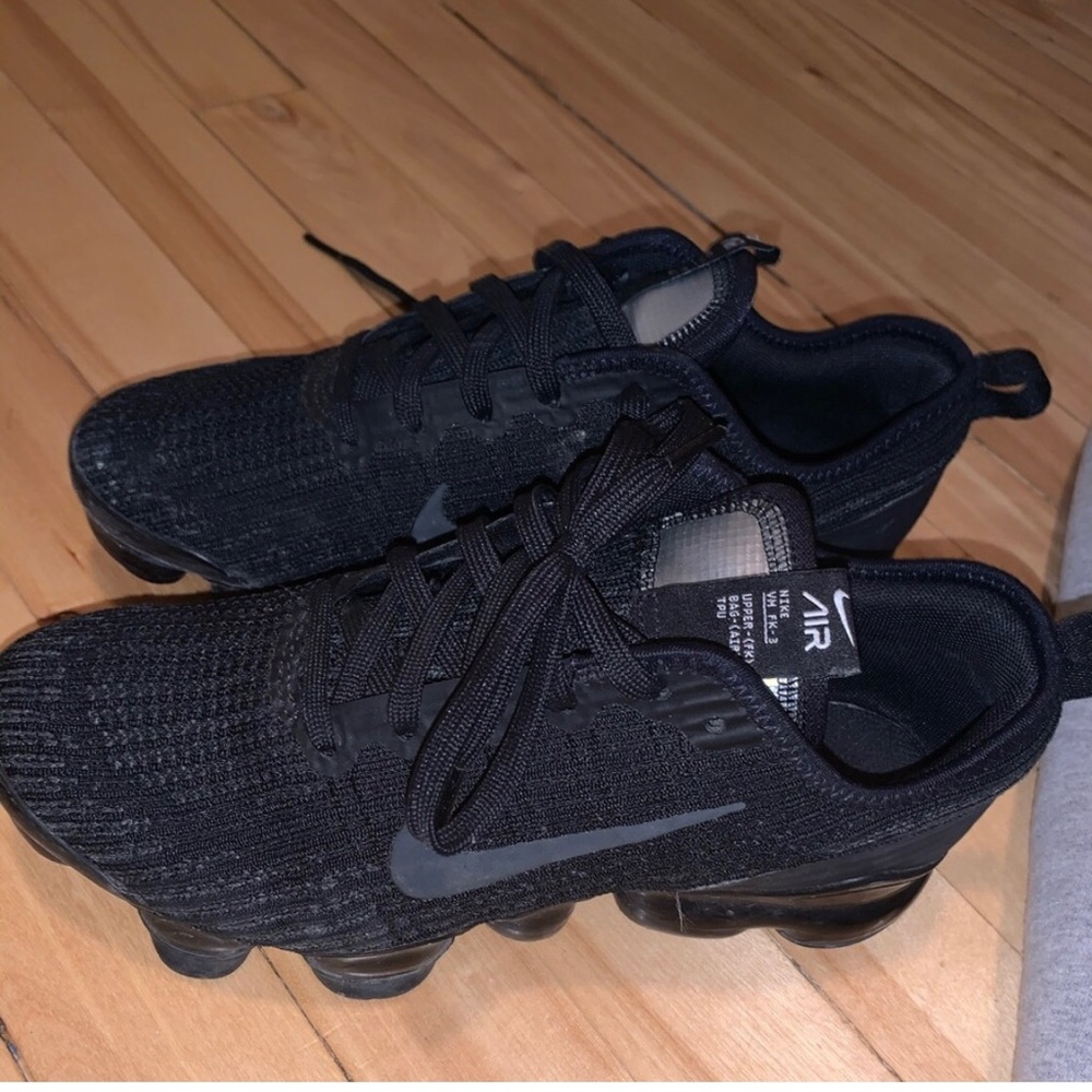 Nike shoes big girl (5 size ) women US size 7